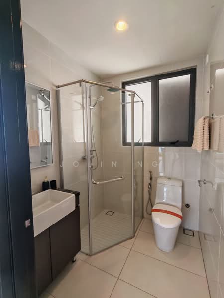 Kondominium untuk Dijual di Kings Bay @ Country Garden Danga Bay - Jolin Ng - Bathroom - PropertyGuru.com.my