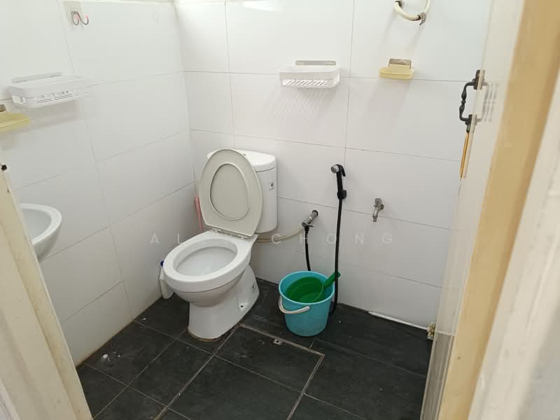 Taman Kok Lian untuk Untuk Disewa - RM 1,680 /bulan, Mac 2026 - Bathroom - PropertyGuru.com.my