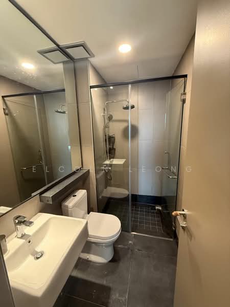 Service Residence for Sale at Bloomsvale Menara Vista Petaling - Elcoln Leong - Bathroom - PropertyGuru.com.my