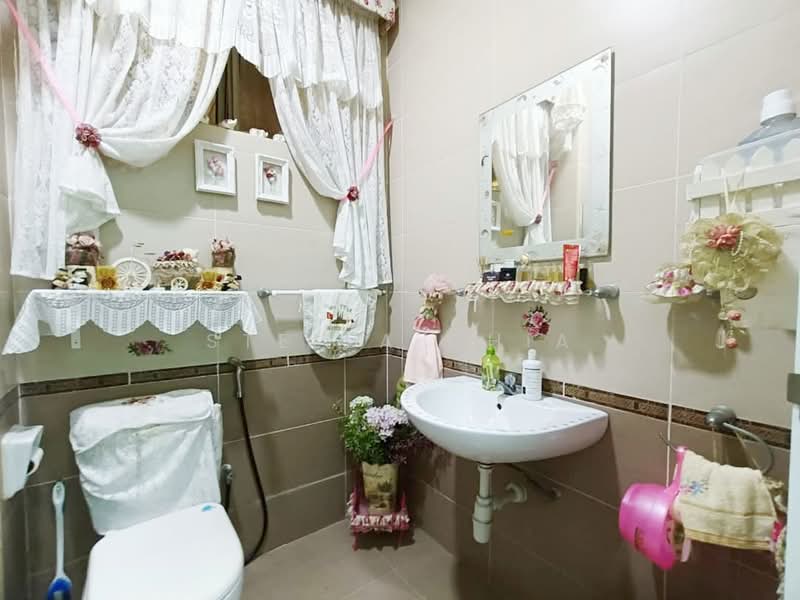 Cluster House for Sale in Johor Bahru (Johor) - Stella Chia - Bathroom - PropertyGuru.com.my