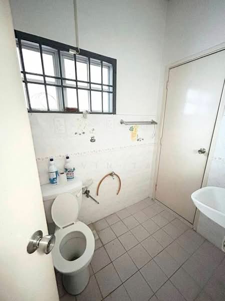 2-storey Terraced House for Sale in Bandar Putra (Kulai) - Kavin Tan - Bathroom - PropertyGuru.com.my