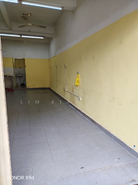 Shop for Rent in Taman United (Jalan Klang Lama (Old Klang Road)) - Lim Kian Hwa - Interior - PropertyGuru.com.my