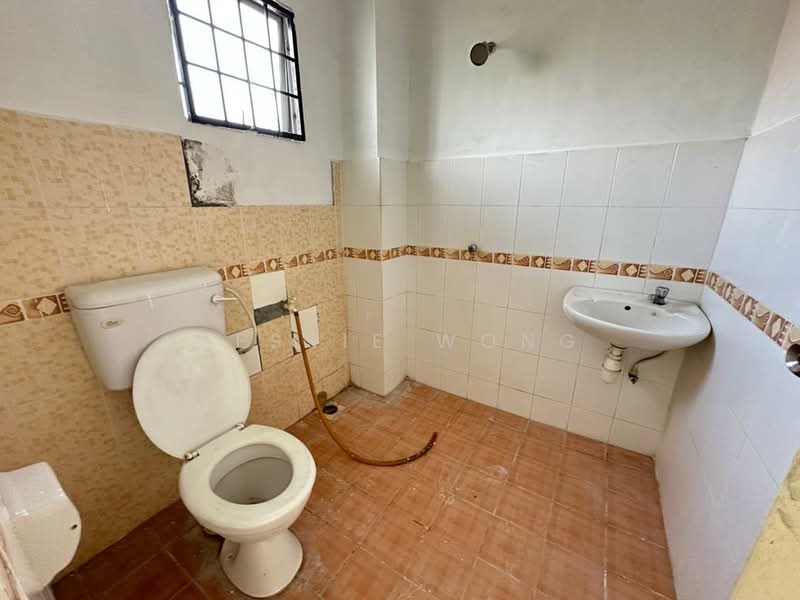 2-storey Terraced House for Sale in Bandar Country Homes (Rawang) - Jessie Wong - Bathroom - PropertyGuru.com.my
