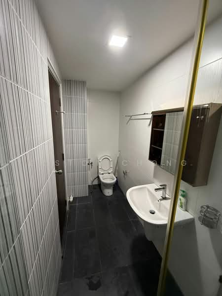 Service Residence for Sale at V@SUMMERPLACE - Elston Chong - Bathroom - PropertyGuru.com.my