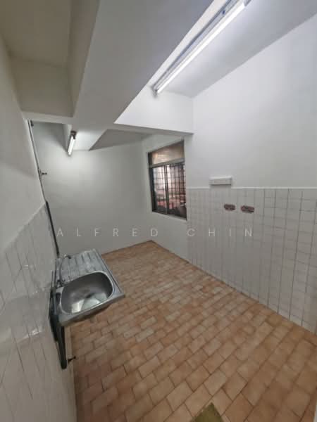 Shop / Office for Sale in Kuchai Lama (Kuala Lumpur) - Alfred Chin - Kitchen - PropertyGuru.com.my