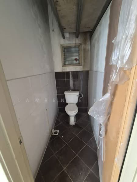 Factory for Rent in Taman Perindustrian Krubong (Krubong) - Lawrence Koo - Bathroom - PropertyGuru.com.my