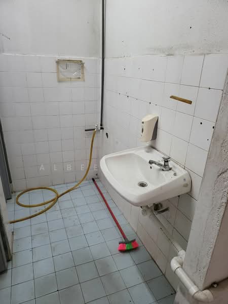 Factory for Sale in Taman Permatang Tinggi (Bukit Mertajam) - Albeena Law - Bathroom - PropertyGuru.com.my