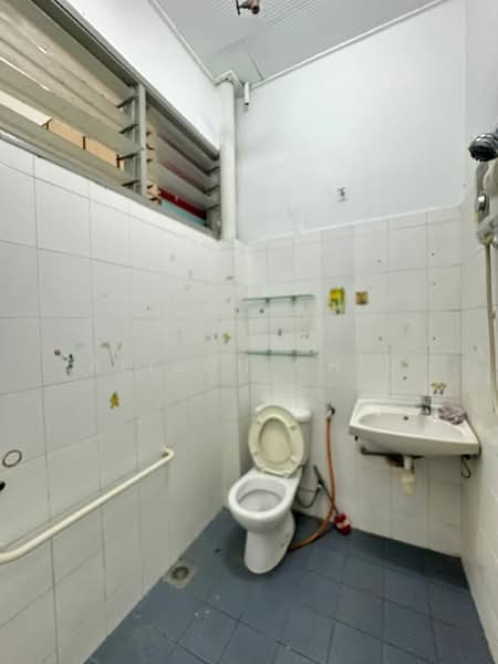 Taman Bukit Maluri 1sty Kitchen Fully Extended, Freehold untuk Untuk Dijual - RM 870,000, Mac 2026 - Bathroom - PropertyGuru.com.my