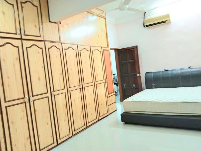 1-storey Terraced House for Rent in Taman Pelangi (Johor Bahru) - Samantha Tang - Bedroom - PropertyGuru.com.my