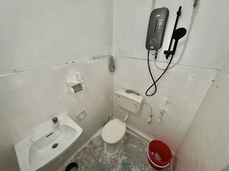 Taman Universiti untuk Untuk Dijual - RM 550,000, Apr 2026 - Bathroom - PropertyGuru.com.my