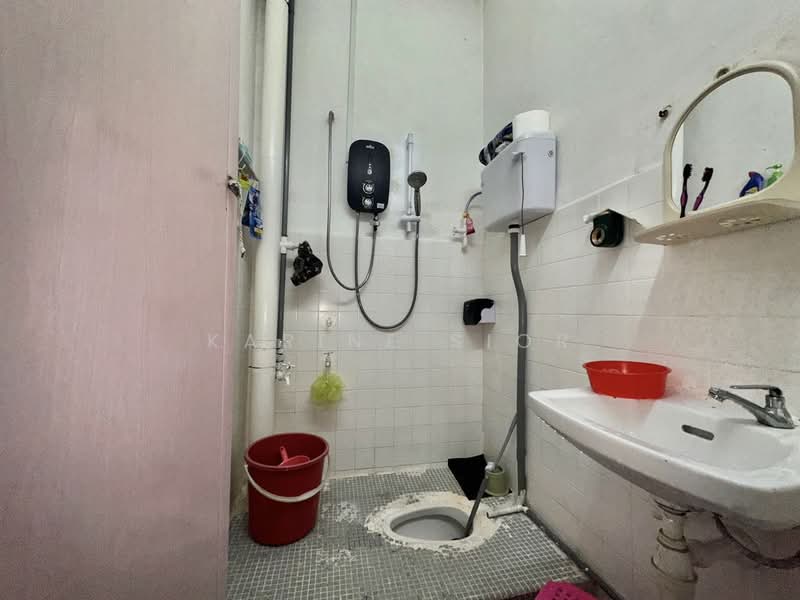 Taman Universiti untuk Untuk Dijual - RM 550,000, Apr 2026 - Bathroom - PropertyGuru.com.my