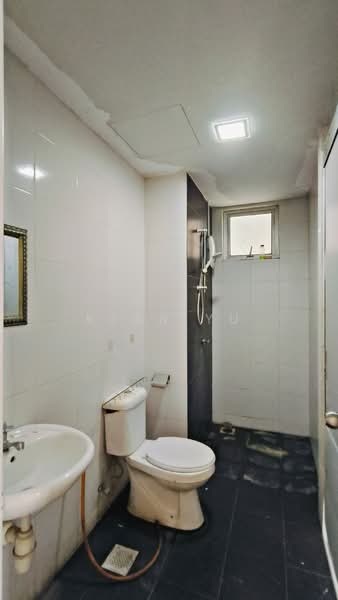 Service Residence for Sale at Maxim Citylights - Kean Yu - Bathroom - PropertyGuru.com.my
