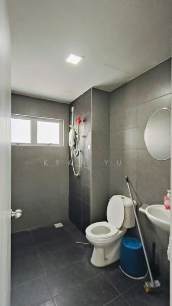 Service Residence for Sale at Maxim Citylights - Kean Yu - Bathroom - PropertyGuru.com.my