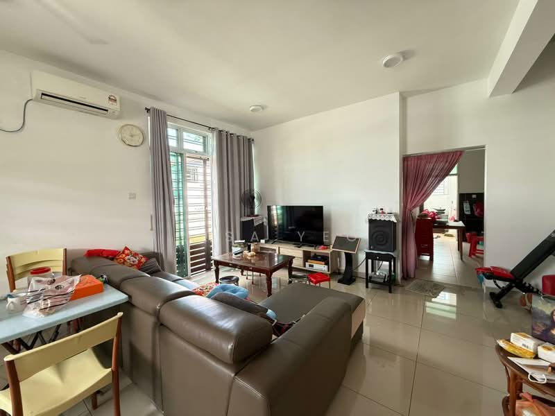 2-storey Terraced House for Rent in Taman Seri Austin (Tebrau) - Lisa Yeo - Living Room - PropertyGuru.com.my