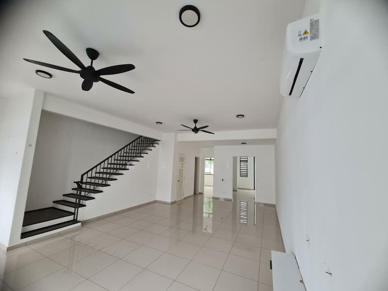 2-storey Terraced House for Rent in Semenyih (Selangor) - Mike Lim - Living Room - PropertyGuru.com.my