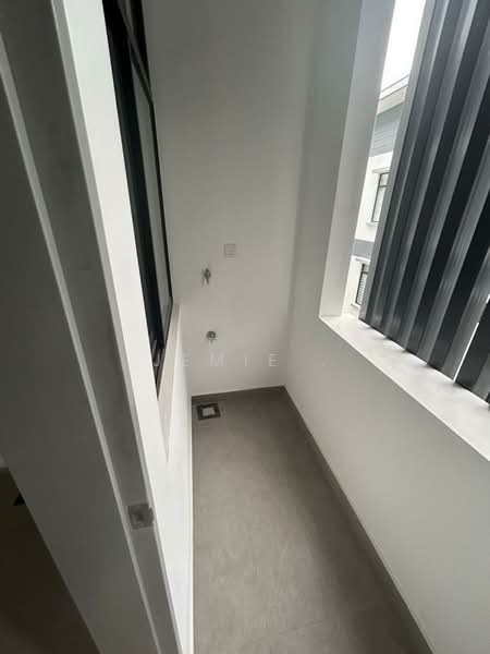 Terraced House for Rent in Taman Ponderosa (Johor Bahru) - Jemie . - Balcony - PropertyGuru.com.my