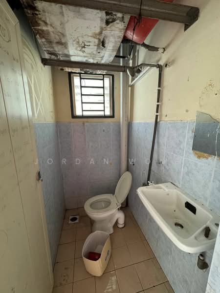 Flat Tasek 64 untuk Untuk Dijual - RM 155,000, Mac 2026 - Bathroom - PropertyGuru.com.my