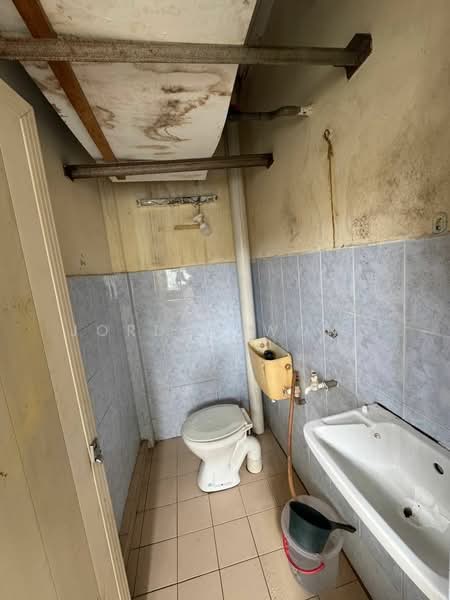 Flat Tasek 64 untuk Untuk Dijual - RM 155,000, Mac 2026 - Bathroom - PropertyGuru.com.my