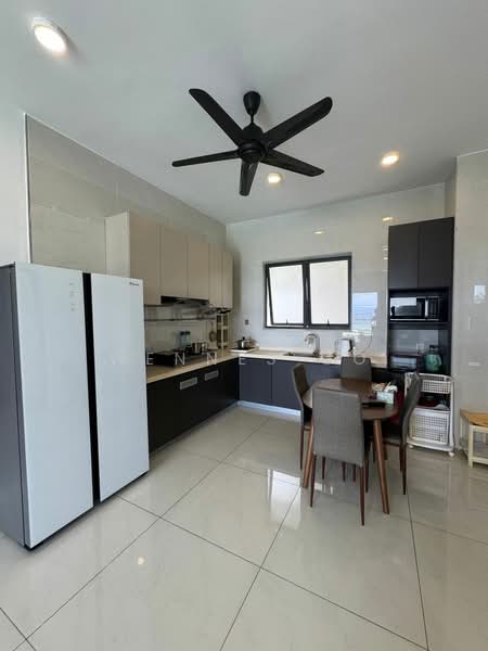 Kondominium untuk Dijual di Royal Strand @ Country Garden Danga Bay - Wennes Go - Kitchen - PropertyGuru.com.my