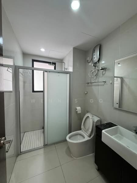 Kondominium untuk Dijual di Royal Strand @ Country Garden Danga Bay - Wennes Go - Bathroom - PropertyGuru.com.my