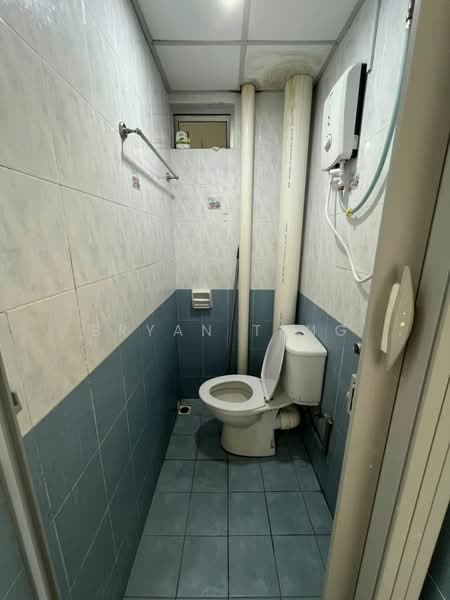 Apartment for Rent at University Place (Plaza Ivory) - Bryan Teng - Bathroom - PropertyGuru.com.my