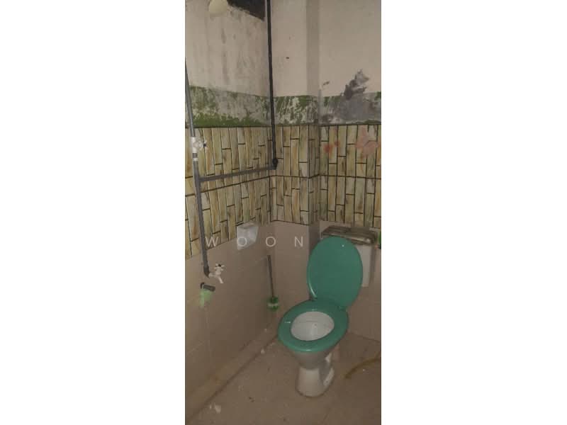 Shop / Office for Rent in Taman Krubong Perdana (Krubong) - Woon . - Bathroom - PropertyGuru.com.my