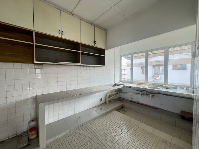 Flat for Sale at Kinrara Court - Eugene Cho - Kitchen - PropertyGuru.com.my