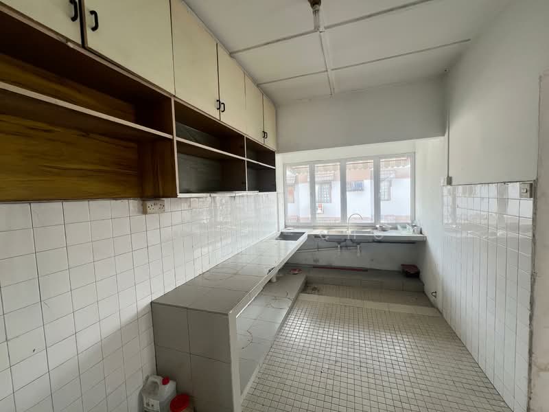 Flat for Sale at Kinrara Court - Eugene Cho - Kitchen - PropertyGuru.com.my