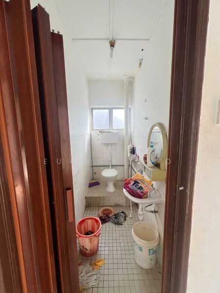 Flat for Sale at Kinrara Court - Eugene Cho - Bathroom - PropertyGuru.com.my