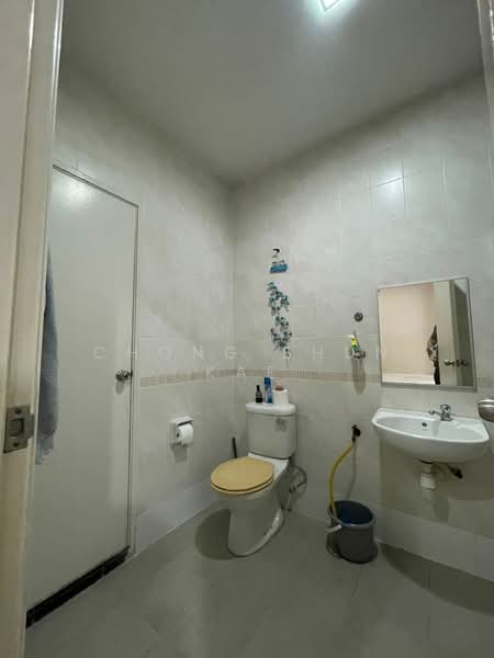 Terraced House for Sale in Bandar Kinrara Seksyen 1 (Bandar Kinrara) - Chong Shun Kae - Bathroom - PropertyGuru.com.my