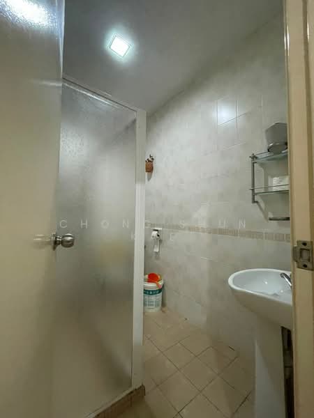 Terraced House for Sale in Bandar Kinrara Seksyen 1 (Bandar Kinrara) - Chong Shun Kae - Bathroom - PropertyGuru.com.my