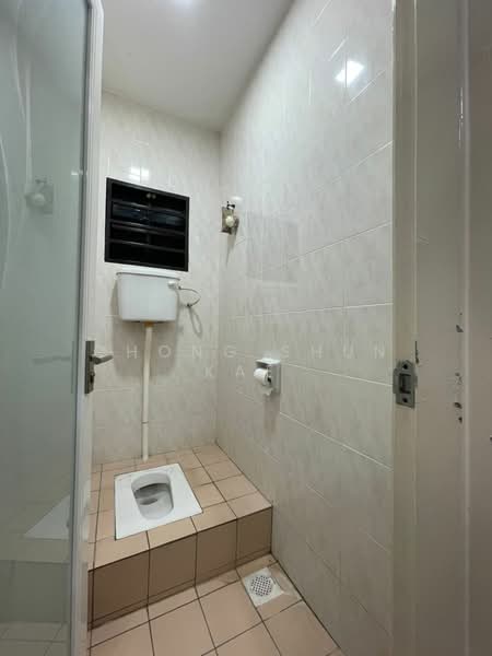 Terraced House for Sale in Bandar Kinrara Seksyen 1 (Bandar Kinrara) - Chong Shun Kae - Bathroom - PropertyGuru.com.my