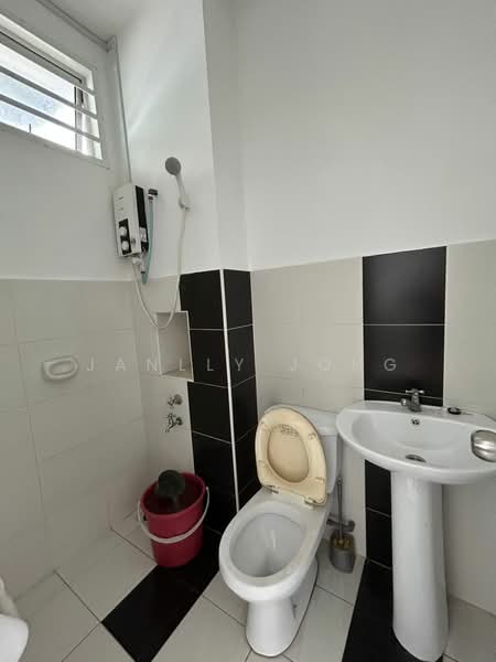 1.5-storey Terraced House for Sale in Gelang Patah (Johor) - Janlly Jong - Bathroom - PropertyGuru.com.my