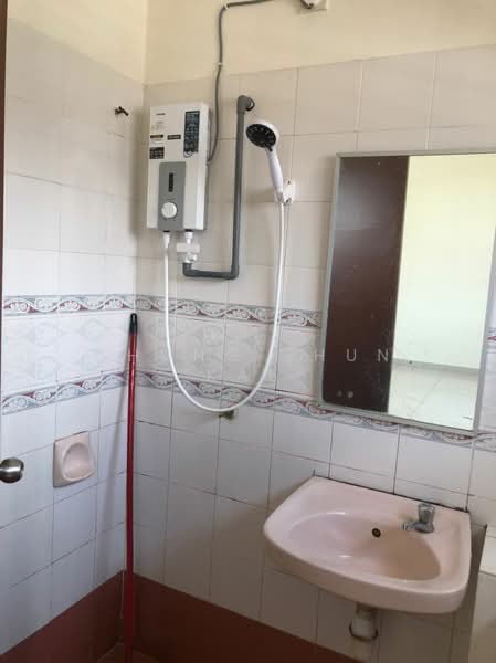 Terraced House for Sale in Putra Heights (Subang Jaya) - Chong Shun Kae - Bathroom - PropertyGuru.com.my