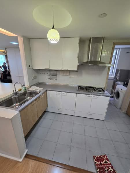 Service Residence for Sale at i-Zen @ Kiara 1 - James Wong - Kitchen - PropertyGuru.com.my