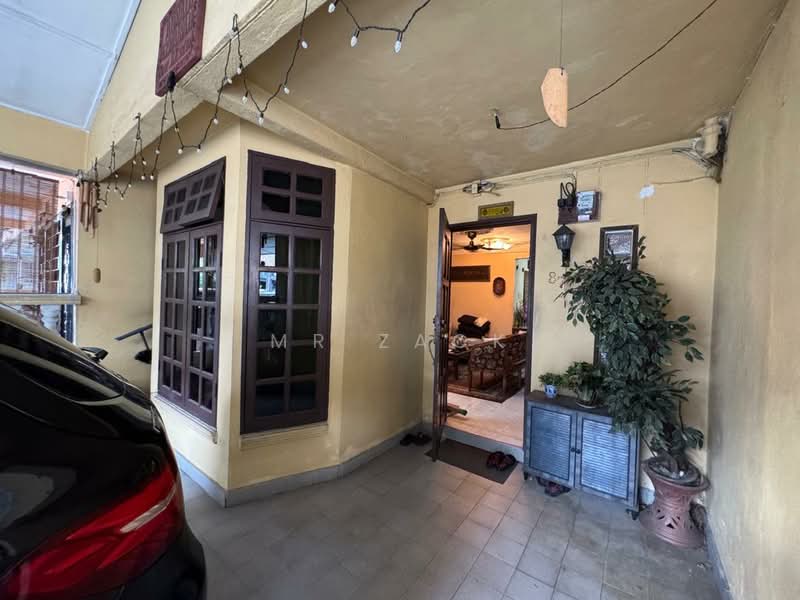 Terraced House for Sale in Batu Caves (Selangor) - Mr Zack - Entrance - PropertyGuru.com.my