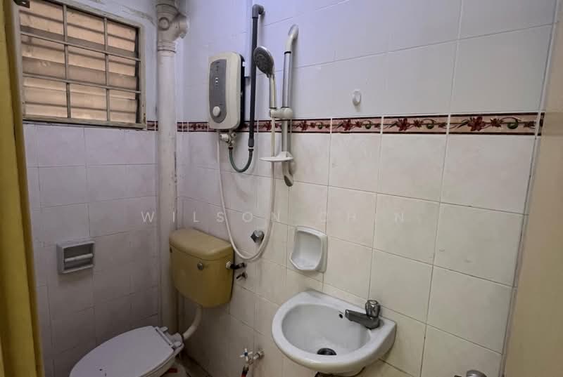 Apartment for Rent at saujana apartment - Wilson Chin - Bathroom - PropertyGuru.com.my
