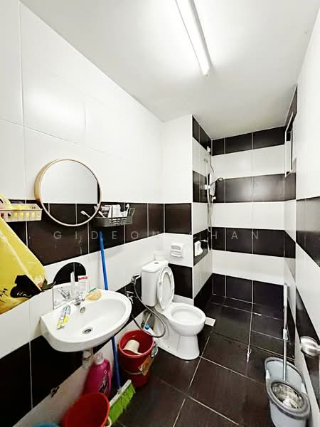 Servis Apartment untuk Dijual di Sky Oasis Residence (Pangsapuri Oasis 1) - Gideon Chan - Bathroom - PropertyGuru.com.my