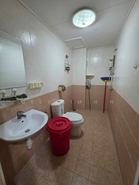 Apartment for Sale at Sea Park Apartment - Grey Lim H N - Bathroom - PropertyGuru.com.my