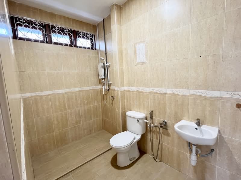 2-storey Terraced House for Sale in Taman Tasek (Johor Bahru) - Yik Tat - Bathroom - PropertyGuru.com.my