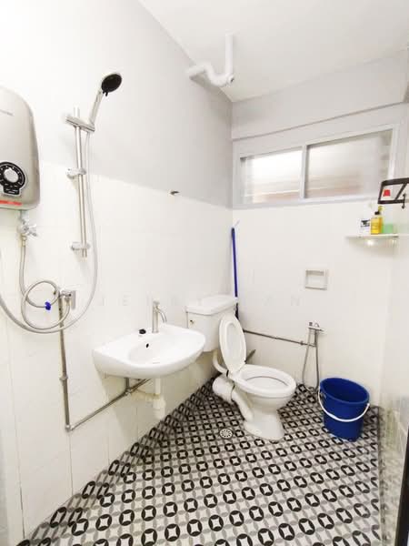 Apartment for Rent at Taman Pekaka Block 31 - Jerry Tan - Bathroom - PropertyGuru.com.my