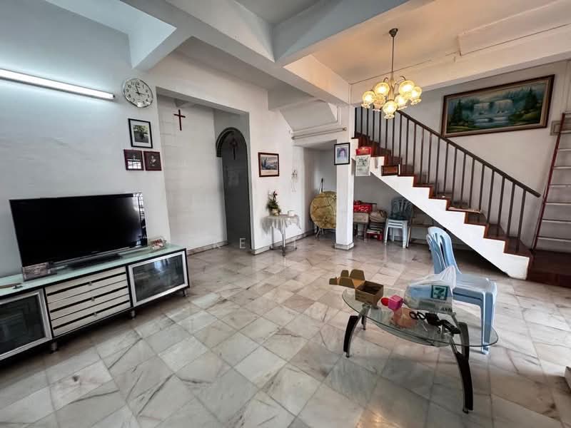 2-storey Terraced House for Sale in Taman Pertama (Ipoh) - KEAT . - Living Room - PropertyGuru.com.my