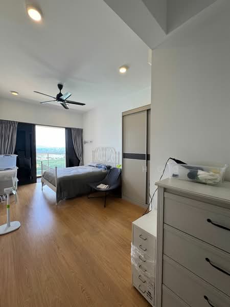 Kondominium untuk Dijual di Royal Strand @ Country Garden Danga Bay - Brendy Hoo - Bedroom - PropertyGuru.com.my