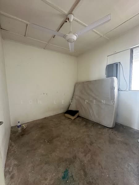 Flat for Sale at Flat Taman Ungku Tun Aminah - Loh Lee Peng - Bedroom - PropertyGuru.com.my