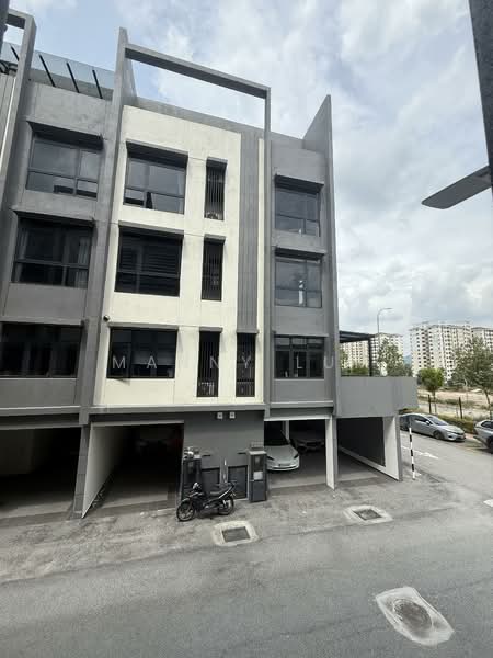 Townhouse for Sale in Seri Kembangan (Selangor) - Manny Lum - Exterior - PropertyGuru.com.my