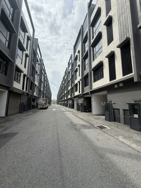 Townhouse for Sale in Seri Kembangan (Selangor) - Manny Lum - Exterior - PropertyGuru.com.my