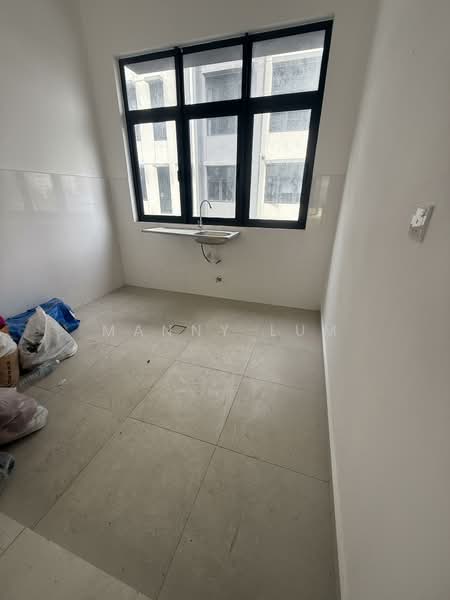 Townhouse for Sale in Seri Kembangan (Selangor) - Manny Lum - Kitchen - PropertyGuru.com.my