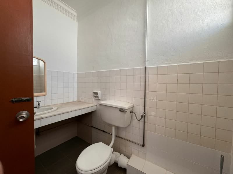 Bungalow for Rent in Gelugor (Penang) - JOYCE LIM - Bathroom - PropertyGuru.com.my