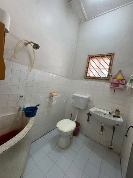 1-storey Terraced House for Sale in Johor Bahru (Johor) - Ong Lih Shyan - Bathroom - PropertyGuru.com.my