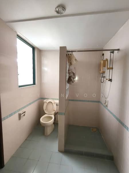 Condominium for Sale at The Straits View Condominium - Kayden Voon - Bathroom - PropertyGuru.com.my